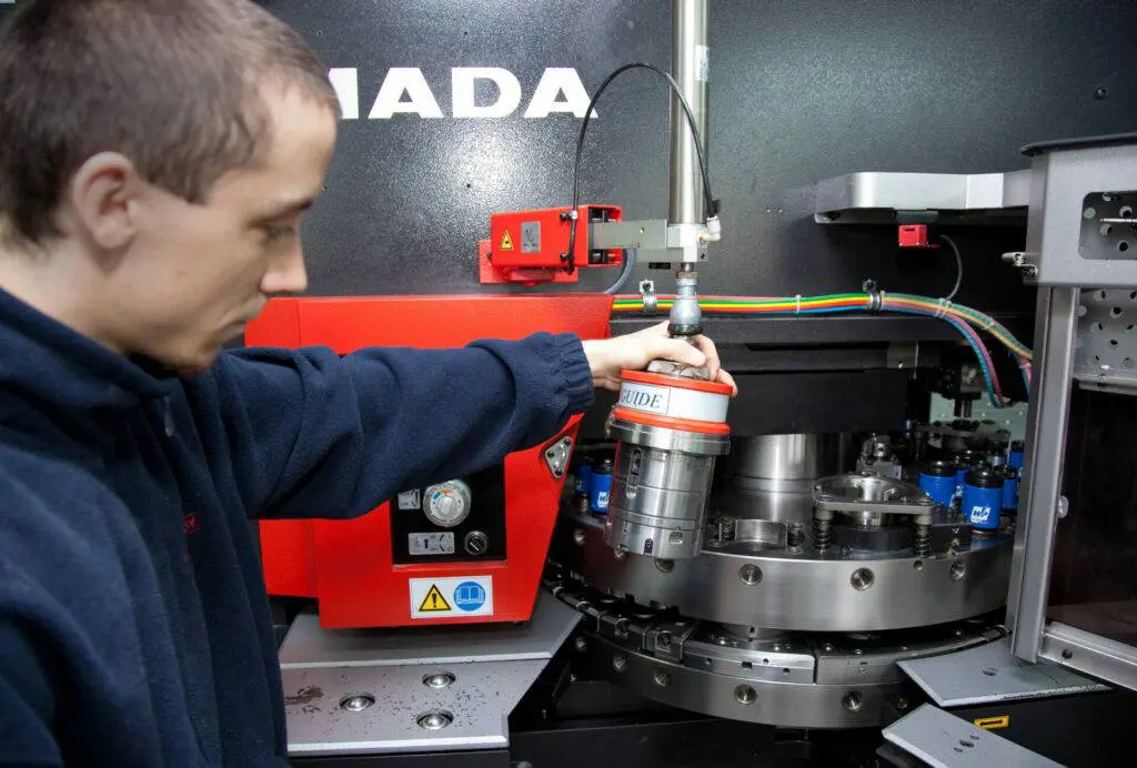 operator cnc jm-tronik