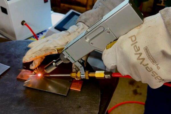 spawarka-laserowa-dla-przemyslu-600x400.jpg