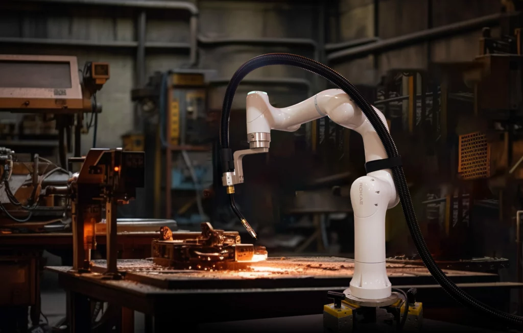Cobot SR welding Gdzie wykorzystuje się coboty w spawalnictwie?