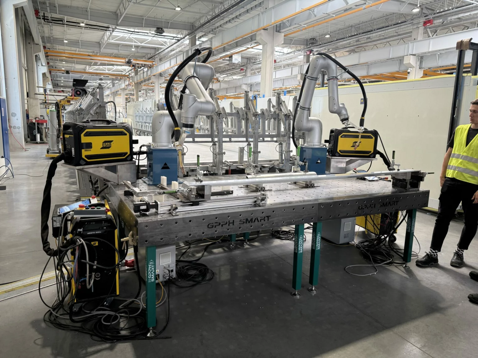 Aluteam welding cobot - cobot spawalniczy CR12