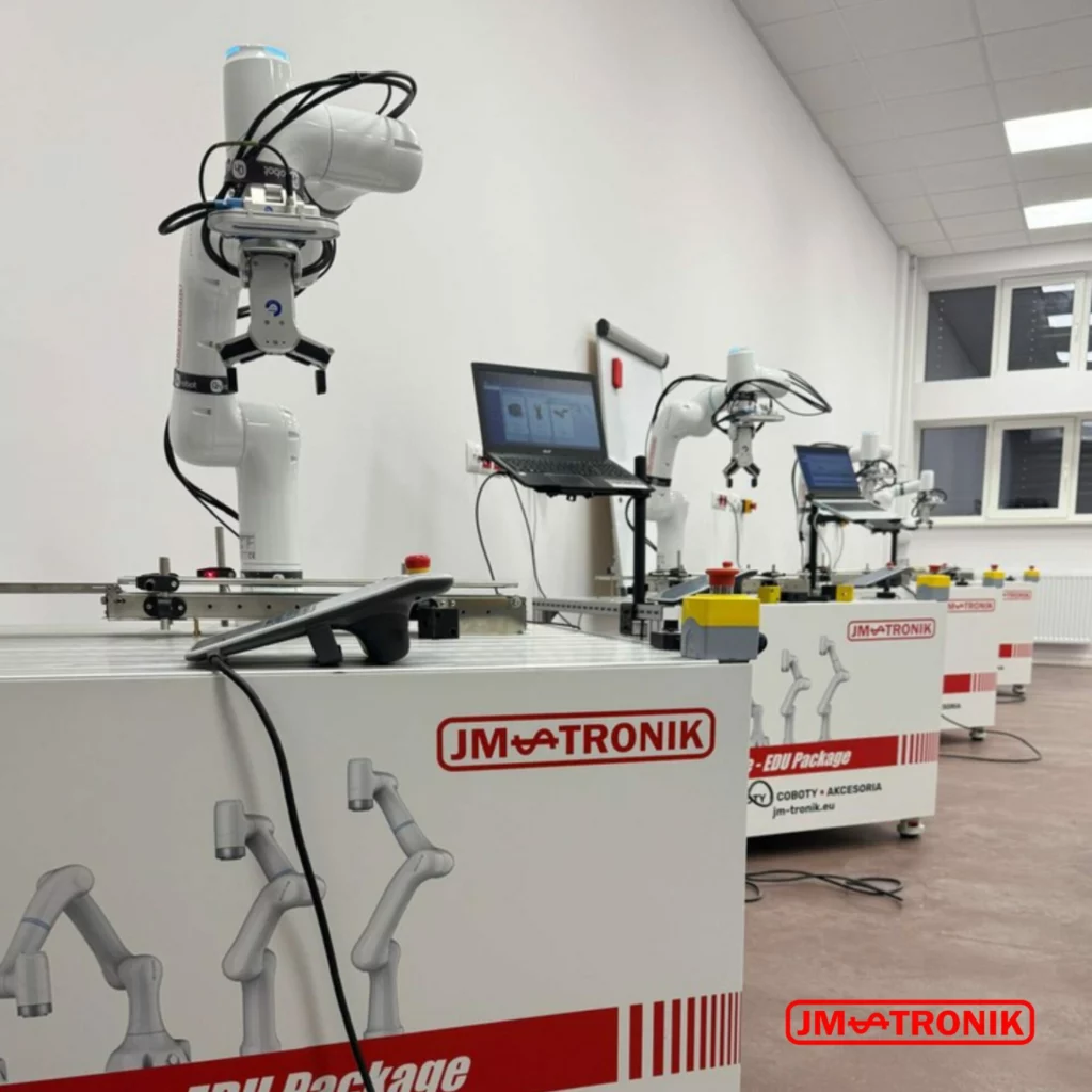 BCU Lublin – 8 stanowisk z cobotami tworzy nową jakość w edukacji technicznej 3 Stanowisko z robotem Rokae SR3, chwytakiem OnRobot i sterownikiem Siemens w Branżowym Centrum Umiejętności w Lublinie